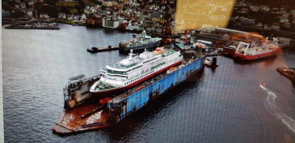 The Swedish Environmental Protection Association demands that the decision to leave the sunken 12,000 ton floating dock be lifted“/></a></div><div data-s3cid=