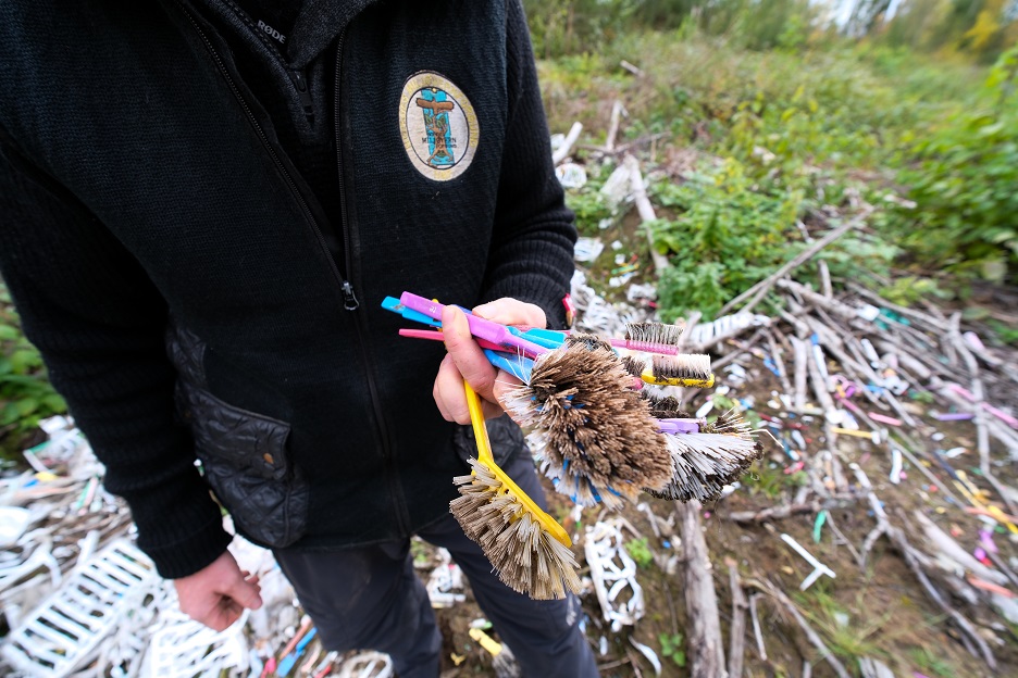 Tannbørster og plastavfall fra Jordan forsøpler finnskogen - NMF ber Orkla ta ansvar 1