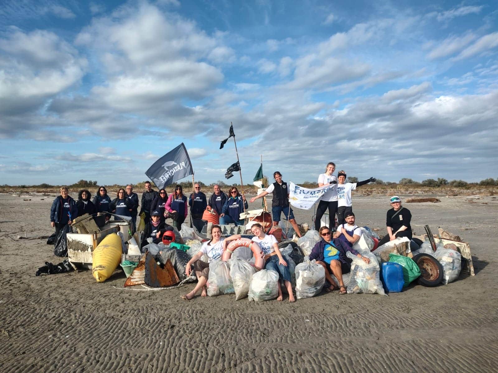 FiuMare på strandrydding