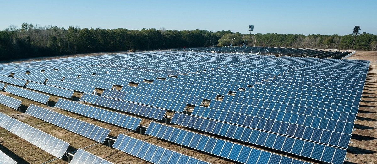 Solcellepark i urørt natur